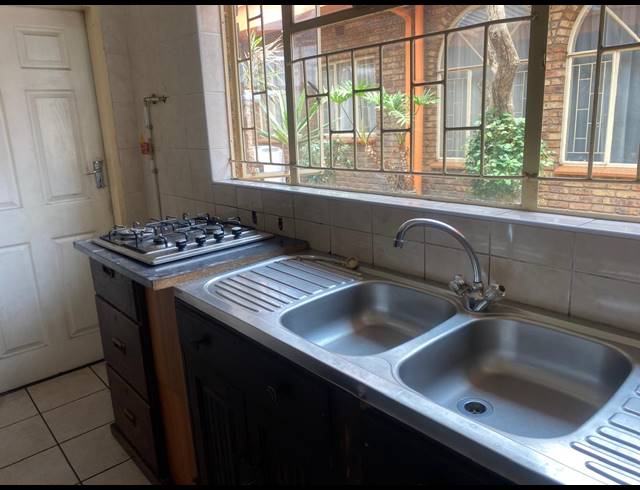 20 BEDROOM HOUSE FOR SALE IN BEDWORTH PARK